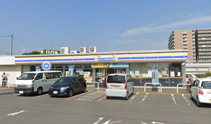 コンビニ　ミニストップ白井冨士店（コンビニ）まで753m