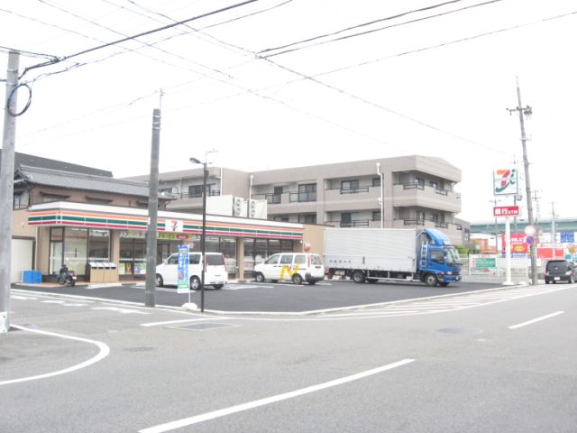 コンビニ　セブンイレブン（コンビニ）まで520m