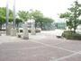 公園　上新公園（公園）まで300m