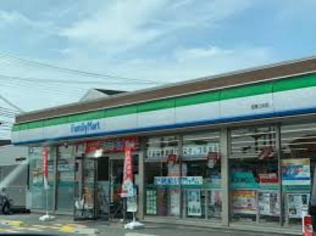 コンビニ　ファミリーマート　加東上中（コンビニ）まで861m