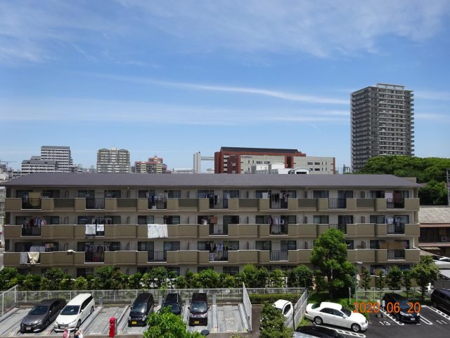 建物外観　東西に広くて、日当たり風当たり良好。白鳥庭園隣で静寂。