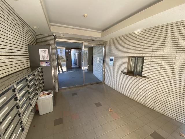 エントランス　安心のオートロック付き