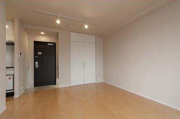 居室・リビング　同マンション別部屋参照。