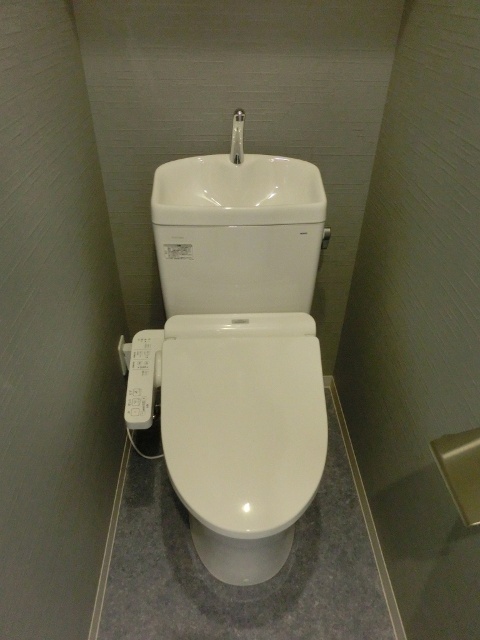 トイレ　反転タイプです