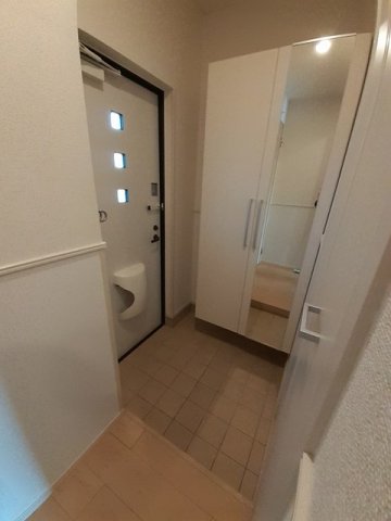 パインアルブル Bの玄関写真