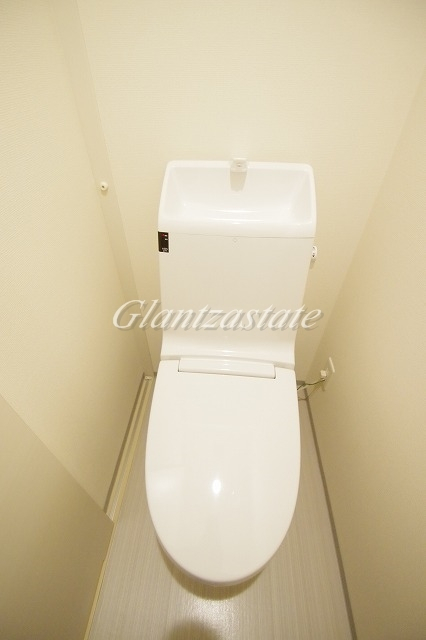 東急東横線 新丸子駅 徒歩2分 9階建 築12年のトイレ写真