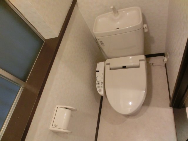 若江東町戸建てのトイレ写真