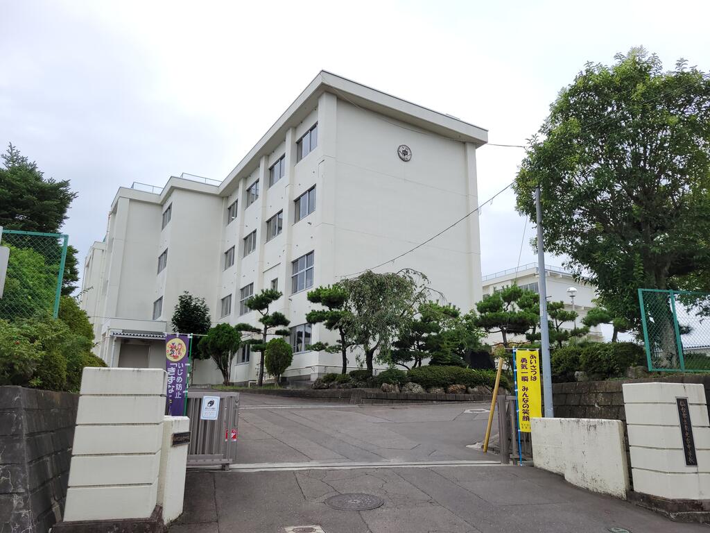 中学校　仙台市立南光台中学校（中学校）まで2051m
