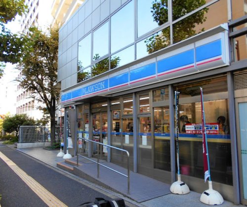 コンビニ　ローソン 西早稲田駅前店（コンビニ）まで221m