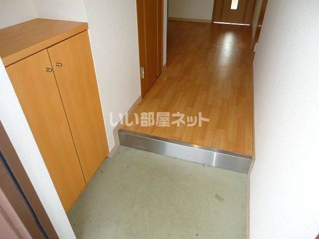 EST RISAIAの玄関写真