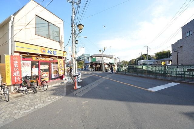 その他　駅前（その他）まで1040m