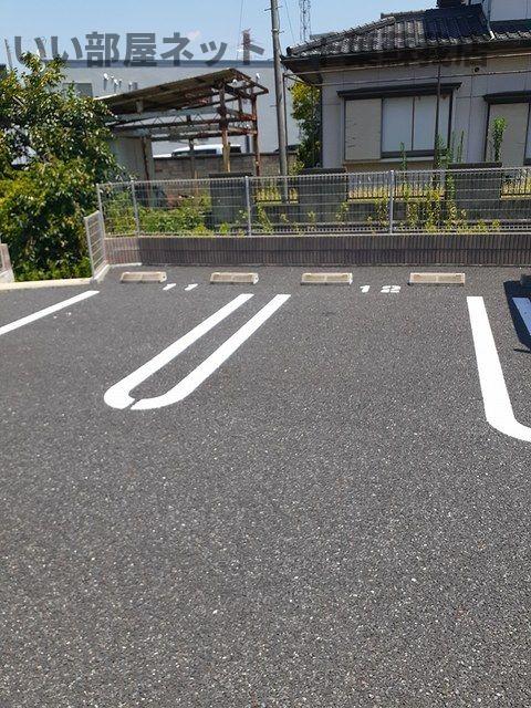 駐車場　駐車場に車を止められます