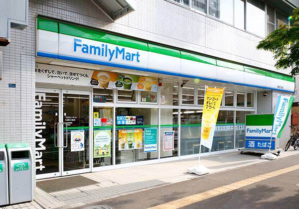 コンビニ　ファミリーマート札幌北5条店（コンビニ）まで293m