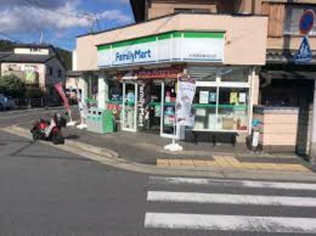 コンビニ　ファミリーマート大名屋京都北山店（コンビニ）まで518m