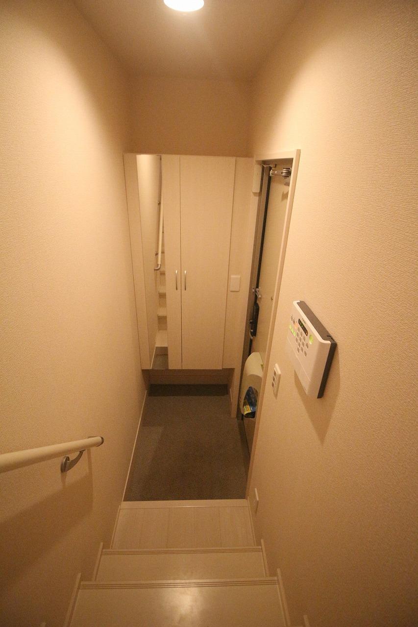 玄関　※別室写真参照(反転)
