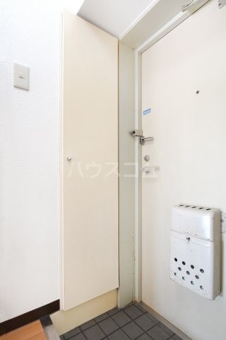 スカイコート草加の玄関写真