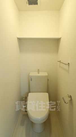 地下鉄東山線 本陣駅 徒歩7分 3階建 築6年のトイレ写真