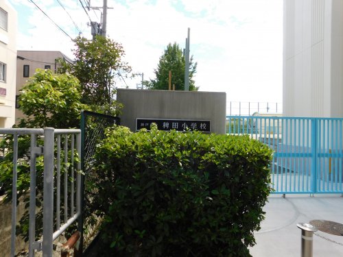 小学校　神戸市立稗田小学校（小学校）まで185m