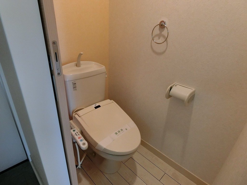 トイレ　癖になるウォシュレット完備