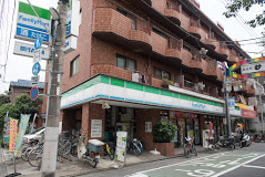 コンビニ　ファミリーマート 丸萬椎名町北口店（コンビニ）まで441m