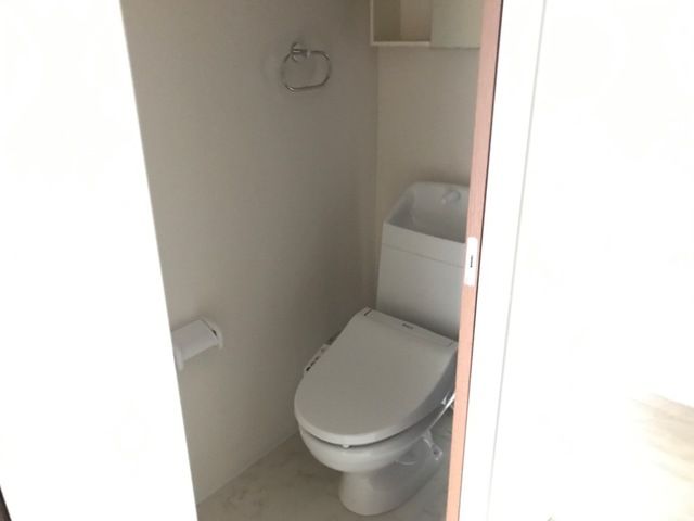 ＪＲ中央線 西八王子駅 徒歩12分 10階建 築5年のトイレ写真