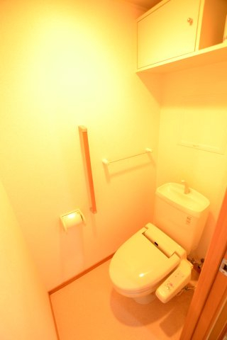 トイレ　別号室の画像です。ご参考下さい。