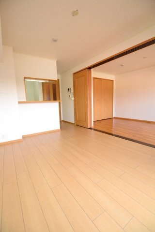 居室・リビング　別号室の画像です。ご参考下さい