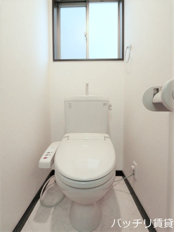 トイレ　＊画像は同型タイプ別棟の為イメージ、現状を優先いたします