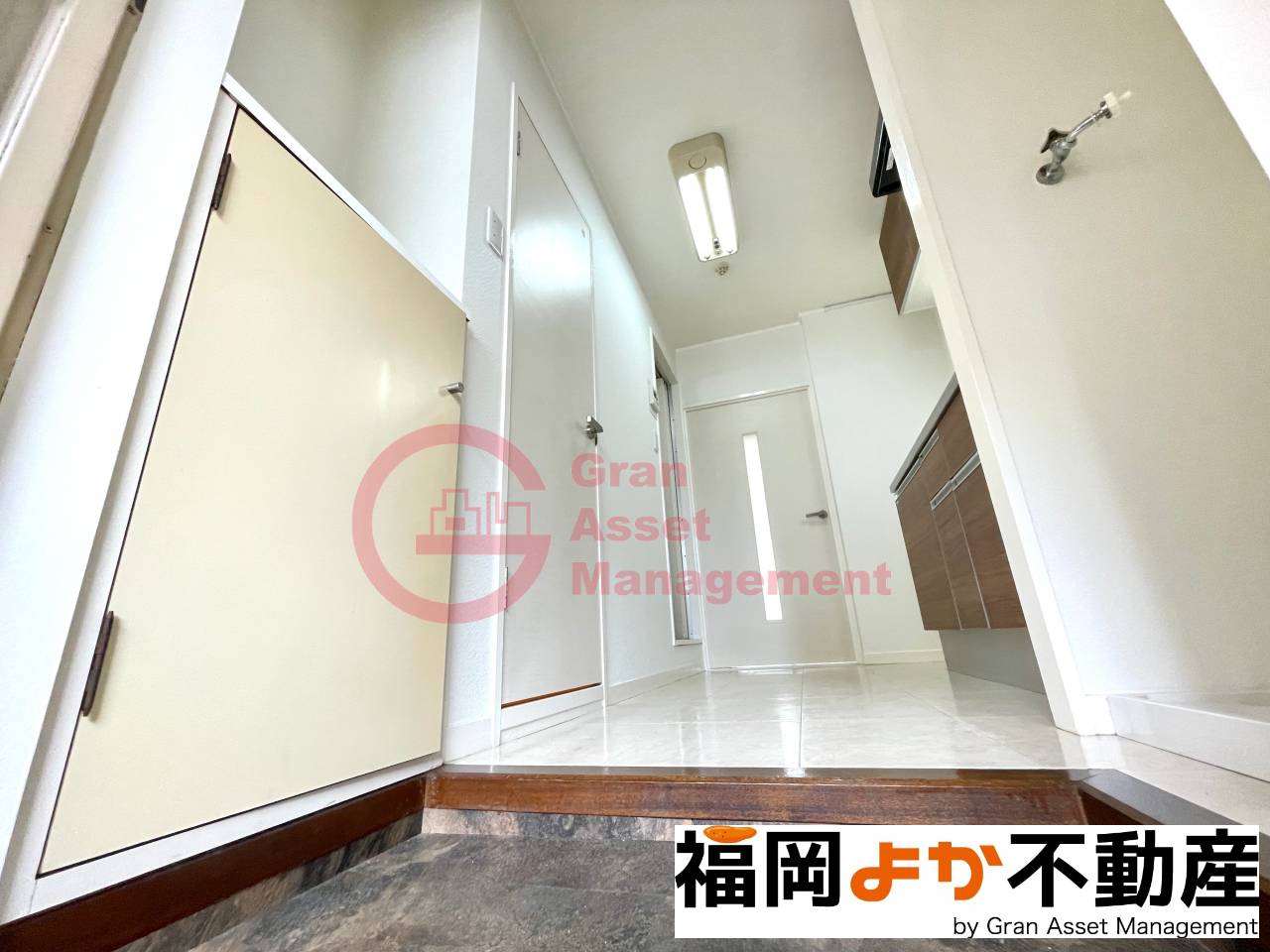 玄関　落ち着いた玄関です
