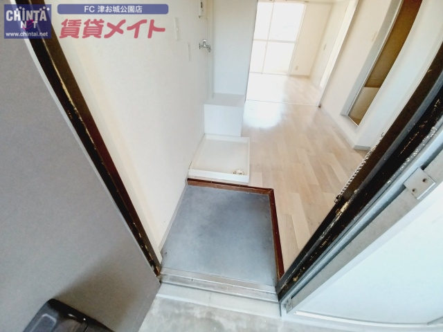 玄関　同物件別室画像