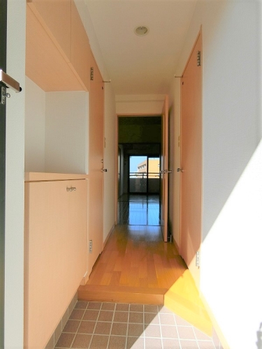 玄関　同タイプ別部屋です。