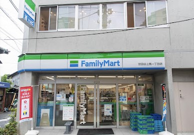 コンビニ　ファミリーマート世田谷上馬一丁目店（コンビニ）まで138m