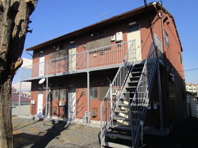 エントランス　閑静な住宅地にあるアパートです。