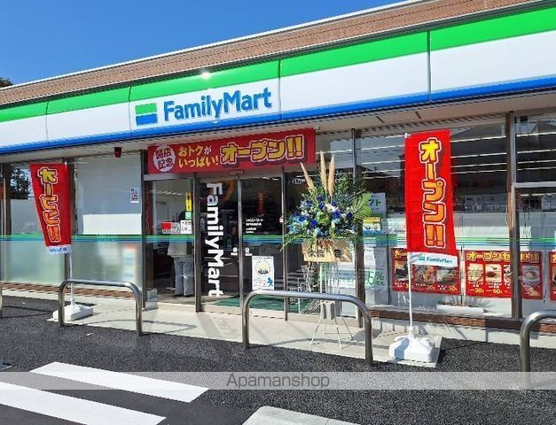 コンビニ　ファミリーマート（コンビニ）まで321m