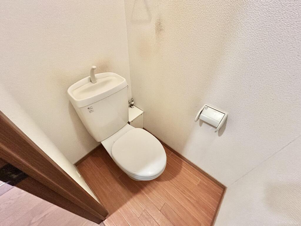 トイレ　他号室の写真になります。