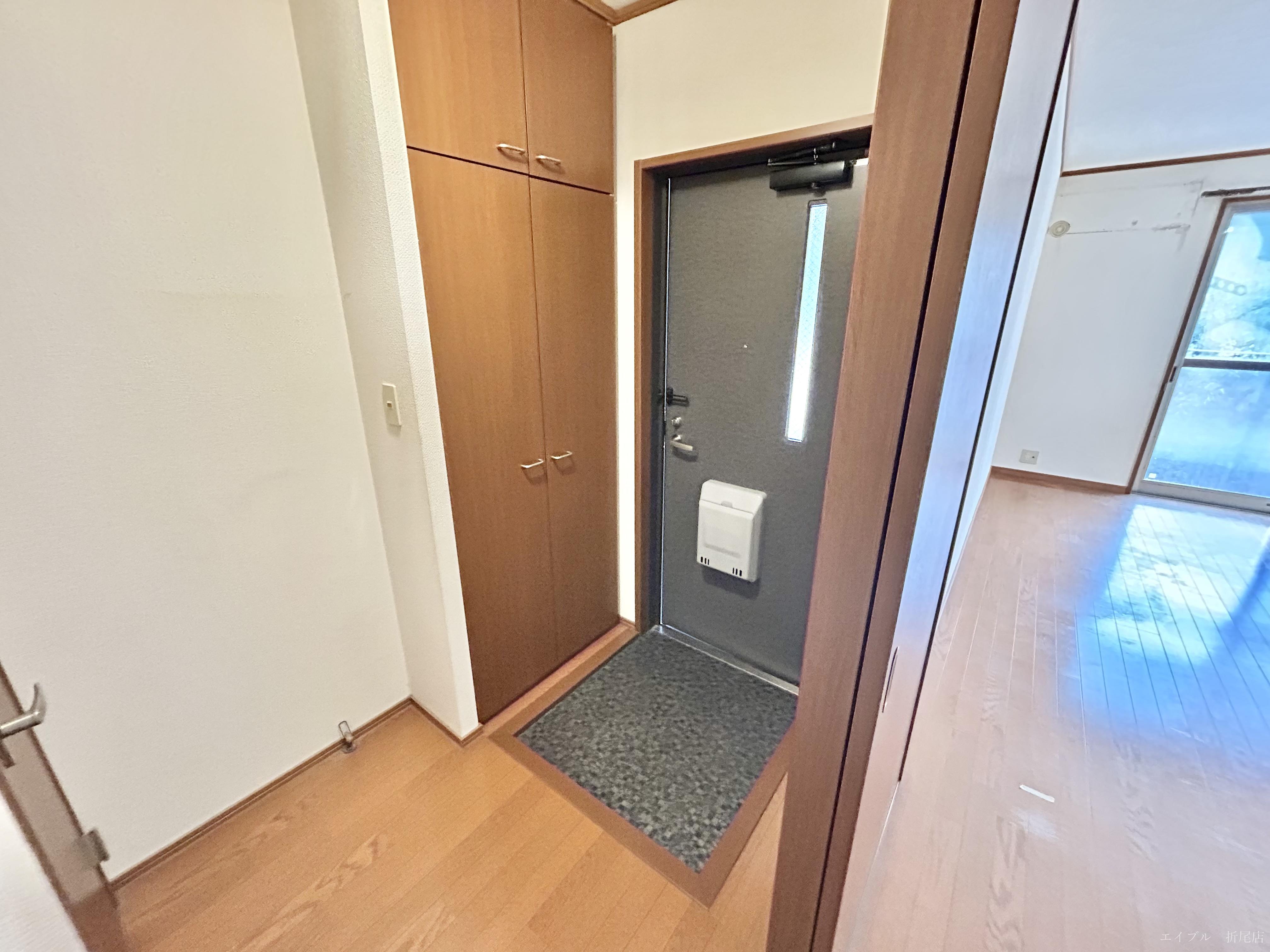 玄関　他号室の写真になります。