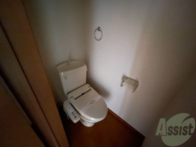トイレ　ウォシュレット機能がついたトイレです。安心して使用できますね