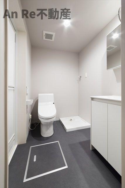 埼玉高速鉄道 浦和美園駅 徒歩10分 2階建 築10年のトイレ写真