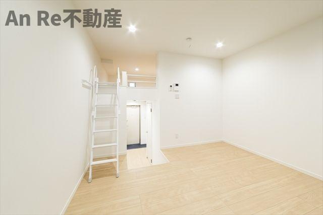 埼玉高速鉄道 浦和美園駅 徒歩10分 2階建 築10年の居間写真