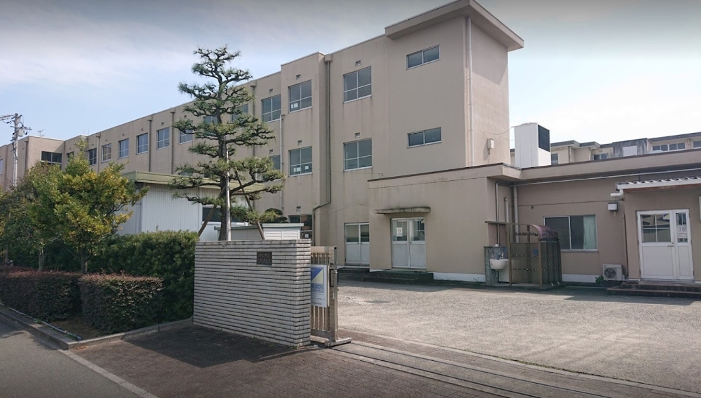 中学校　浜松市立八幡中学校（中学校）まで436m