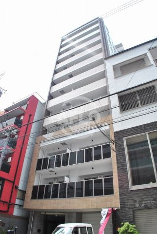建物外観　クリスタルエグゼ心斎橋　スタイリッシュな外観
