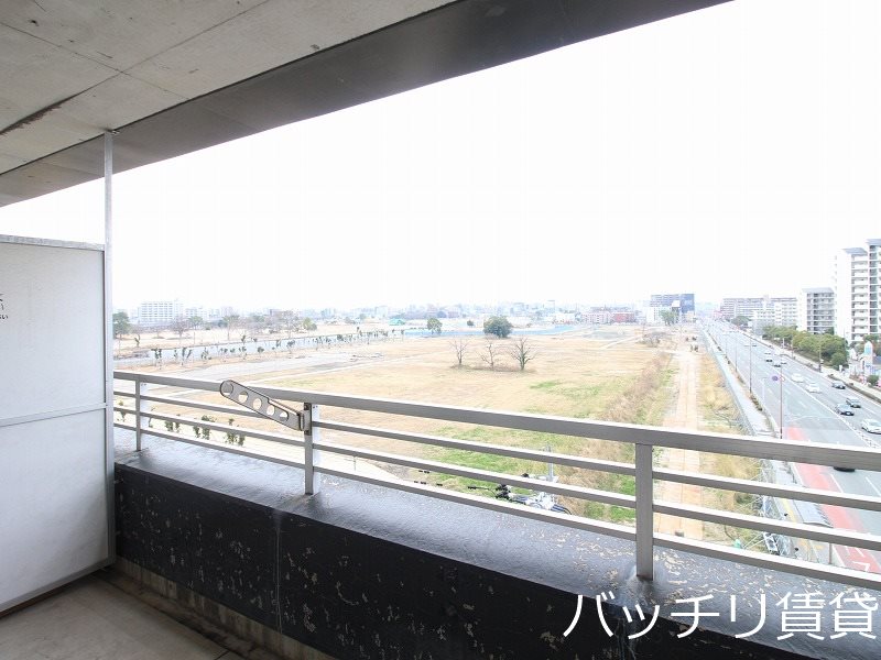 バルコニー　別号室タイプの為、現状を優先致します。
