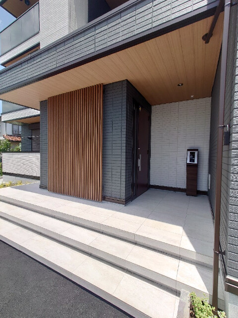 浜松市中央区 3階建 築2年の外観写真