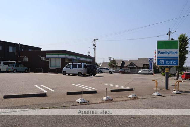 コンビニ　ファミリーマート金沢新保本店（コンビニ）まで912m