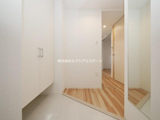 セレニテフラン野田阪神駅前の玄関写真