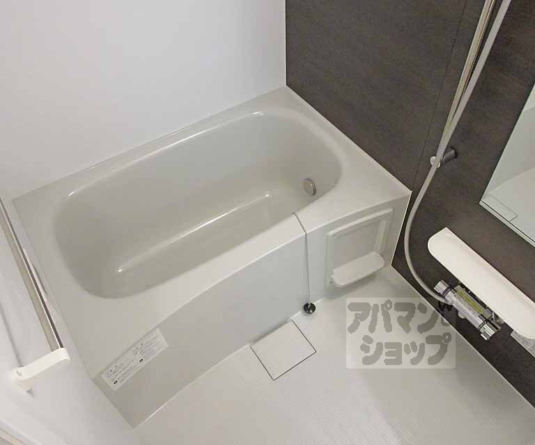 バス・シャワールーム　落ち着いた色合いでリラックス・