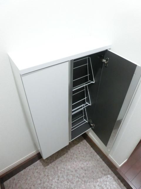 玄関　下駄箱あり