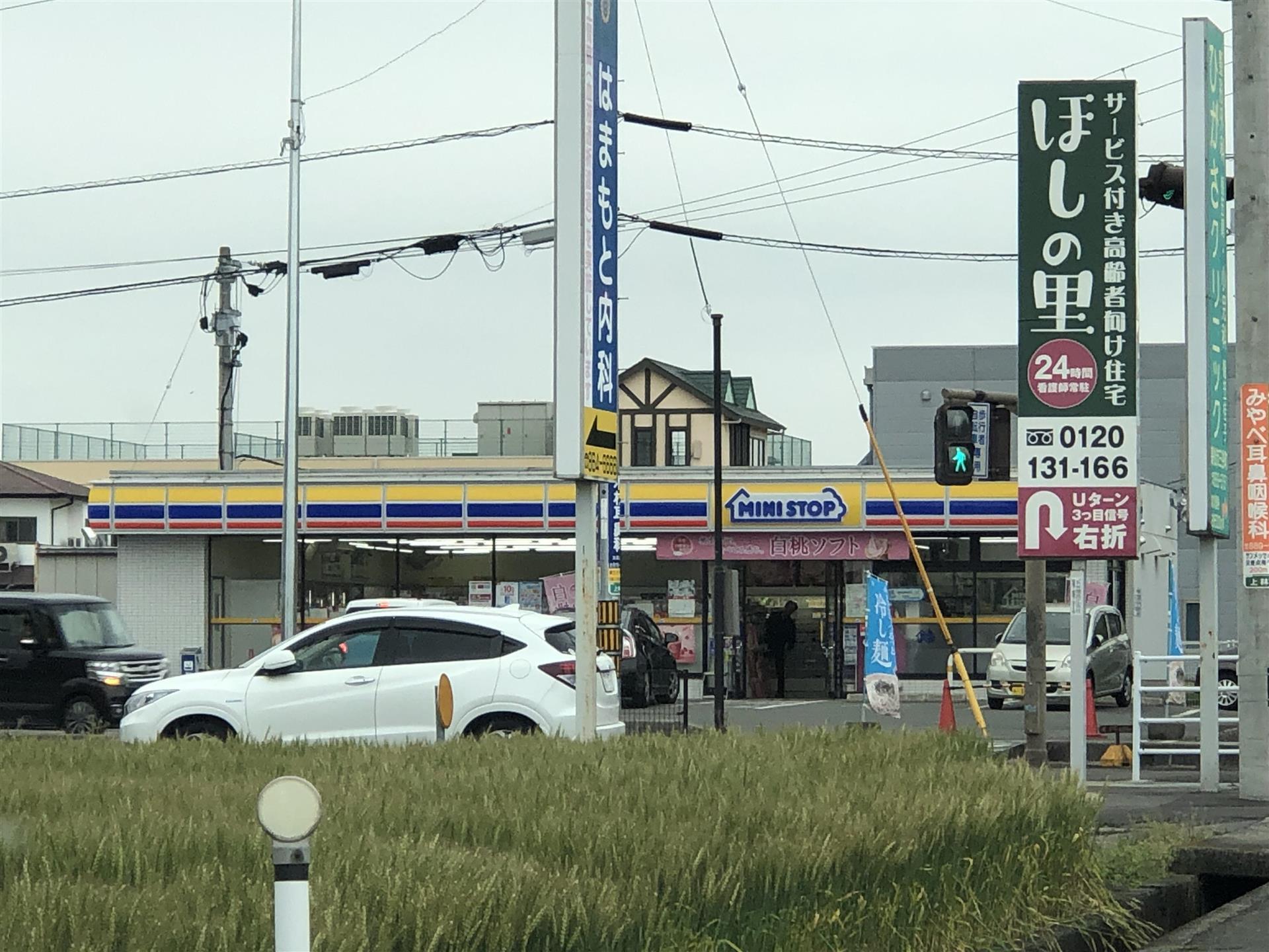 コンビニ　コンビニ（コンビニ）まで863m