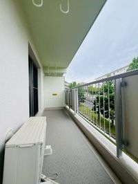バルコニー　バルコニーからの眺めを楽しみながら食事をしませんか