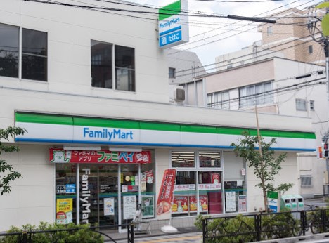 コンビニ　ファミリーマート墨田亀沢二丁目店（コンビニ）まで218m